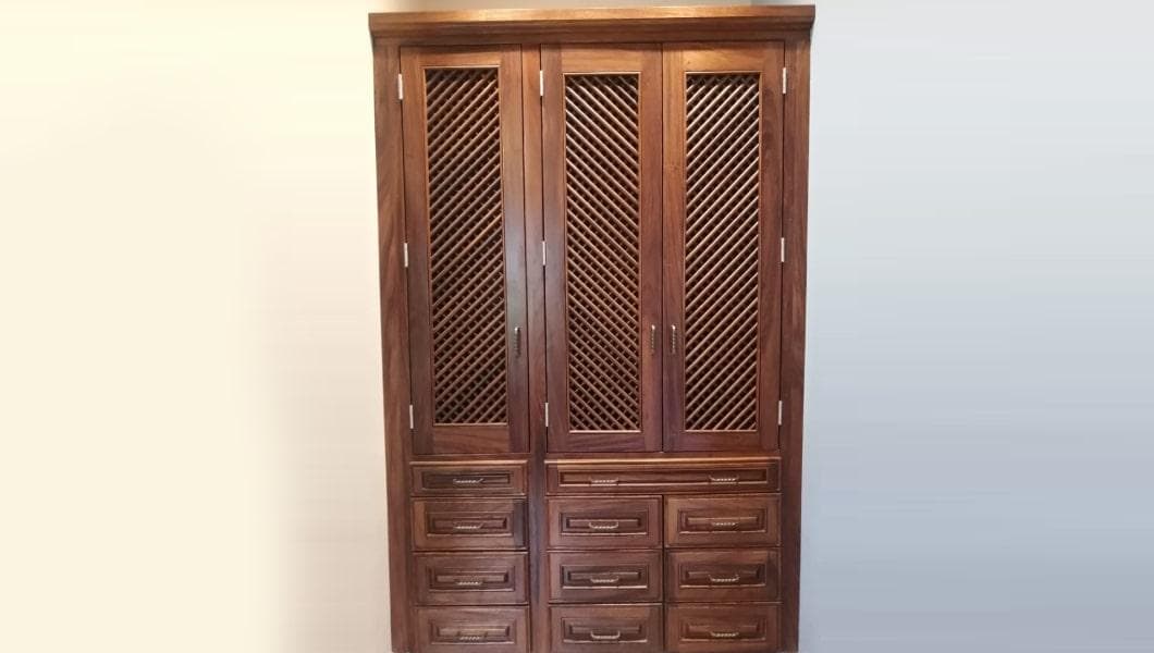 custom wooden closet tradtional design